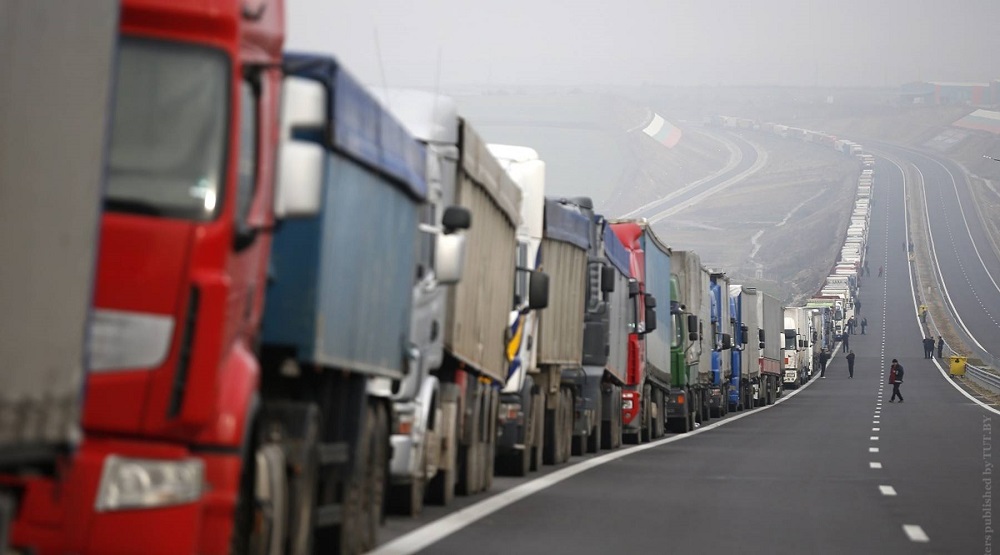 Правительство хочет организовать для грузовиков электронные очереди на госгранице