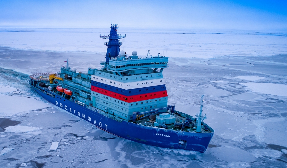 В РФ готовятся запустить круглогодичную грузовую навигацию на Севморпути