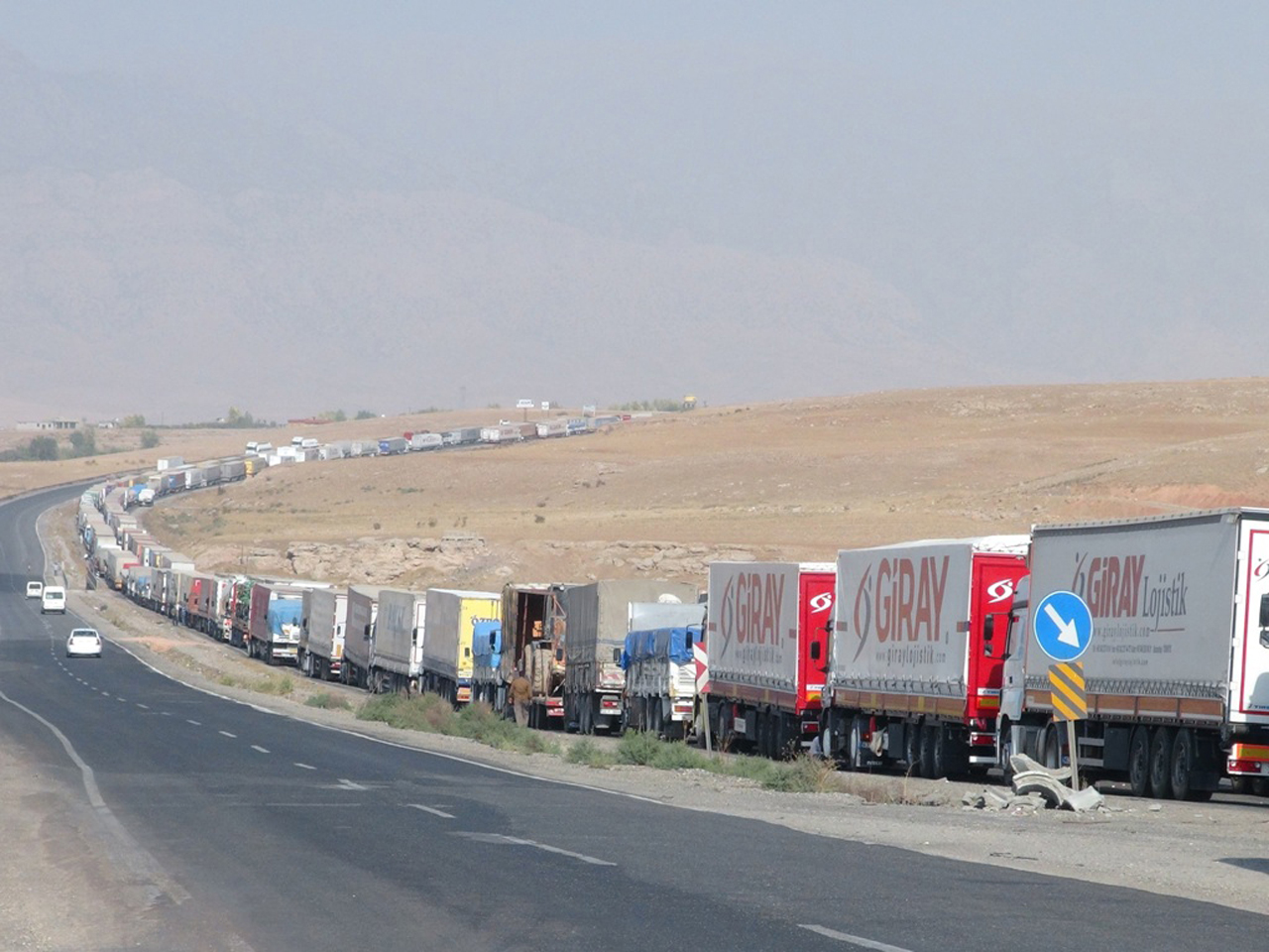 На границе Оренбуржья с Казахстаном скопилось более 750 грузовых машин 