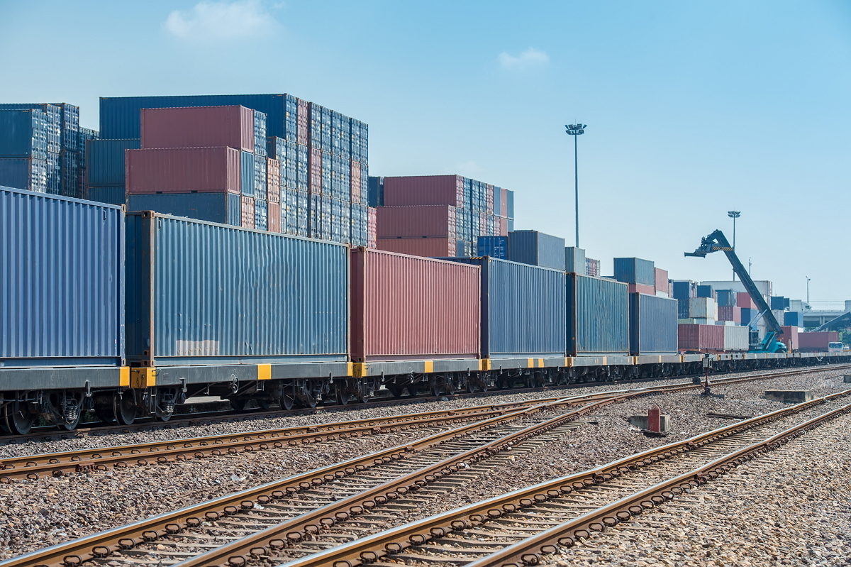 Минтранс увеличил количество контейнерных поездов на Дальний Восток