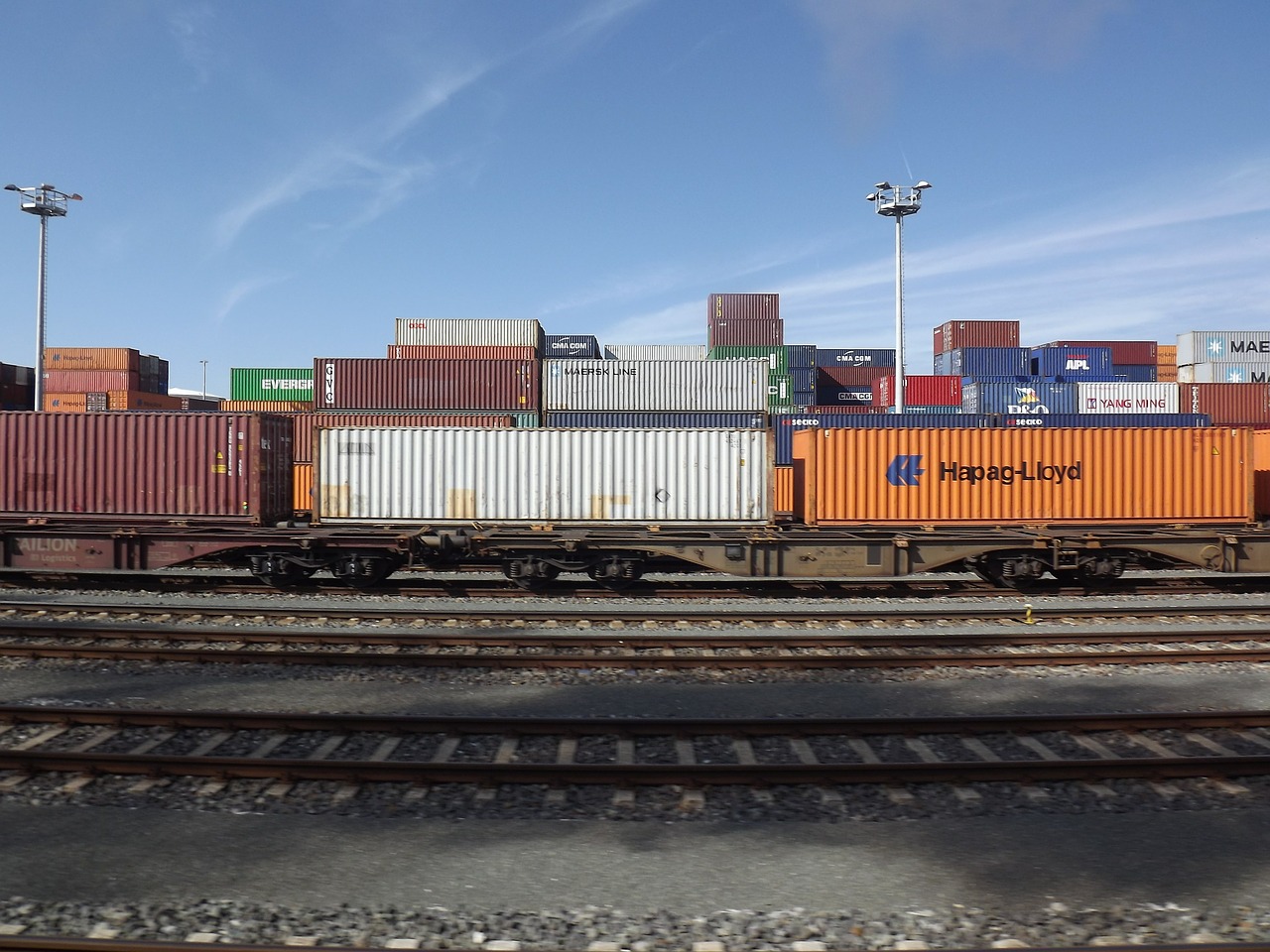 Чем обусловлен рост спроса на контейнерные перевозки