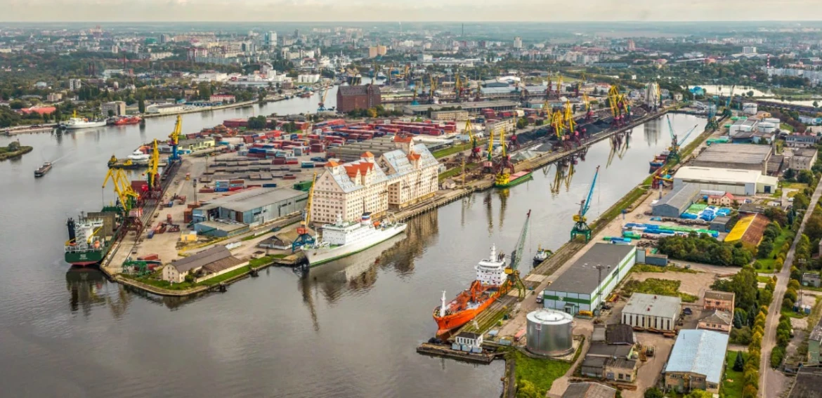 gruzy-v-kaliningrad-budut-dostavlyat-s-pomoshchyu-paroma-i-aeroporta