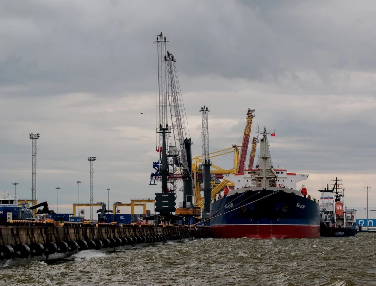 rossiya-stroit-port-prevoskhodyashchiy-po-gruzoobortu-port-shenchzhen-kitay-