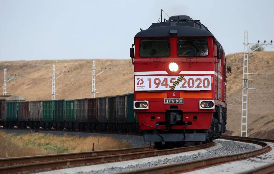 po-krymskomu-mostu-startovali-gruzovye-zhd-perevozki