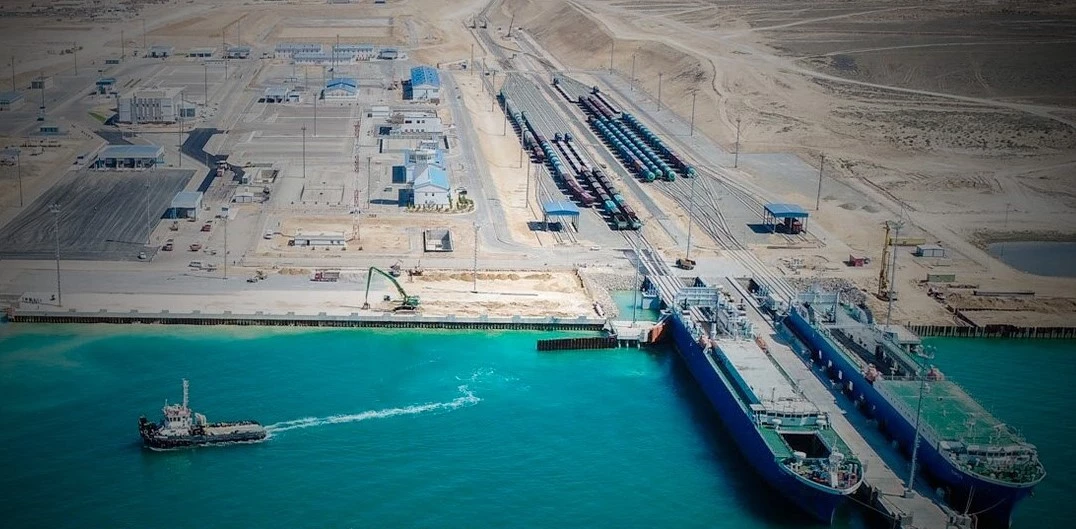 komu-kazakhstan-peredast-upravlenie-portami-aktau-i-kuryk